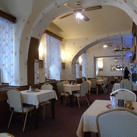 Gl Hotel Trutnov Esterno foto
