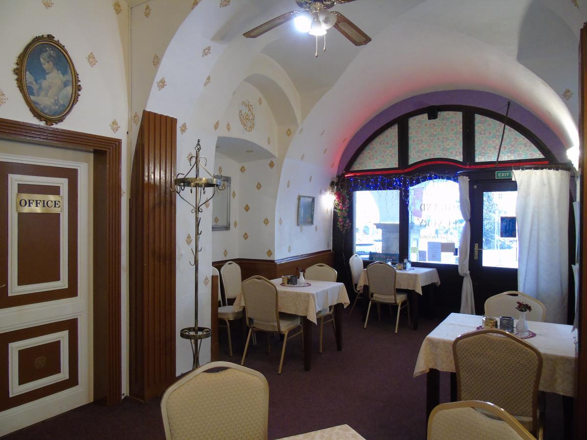Gl Hotel Trutnov Esterno foto