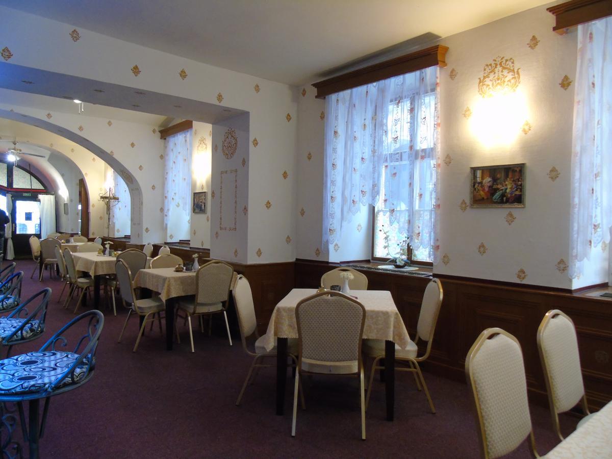 Gl Hotel Trutnov Esterno foto