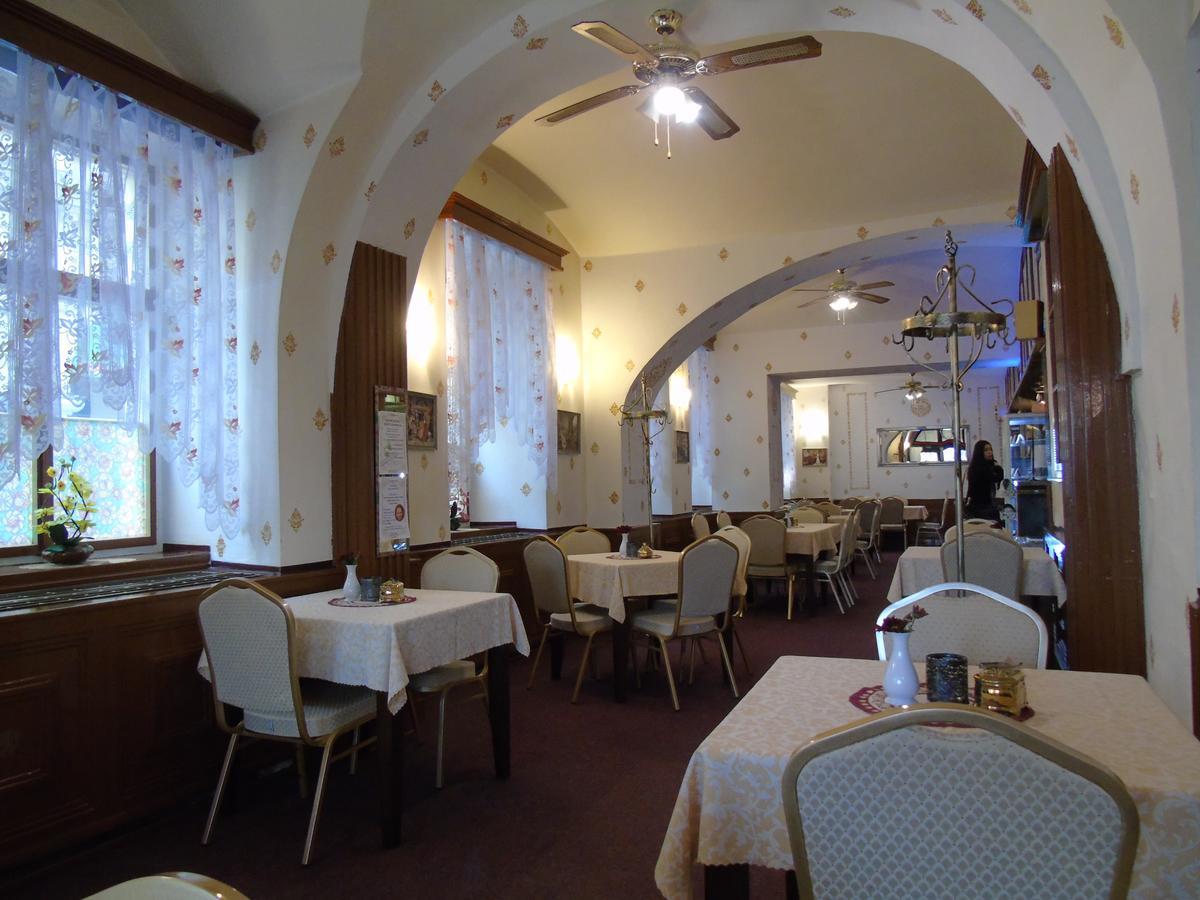 Gl Hotel Trutnov Esterno foto