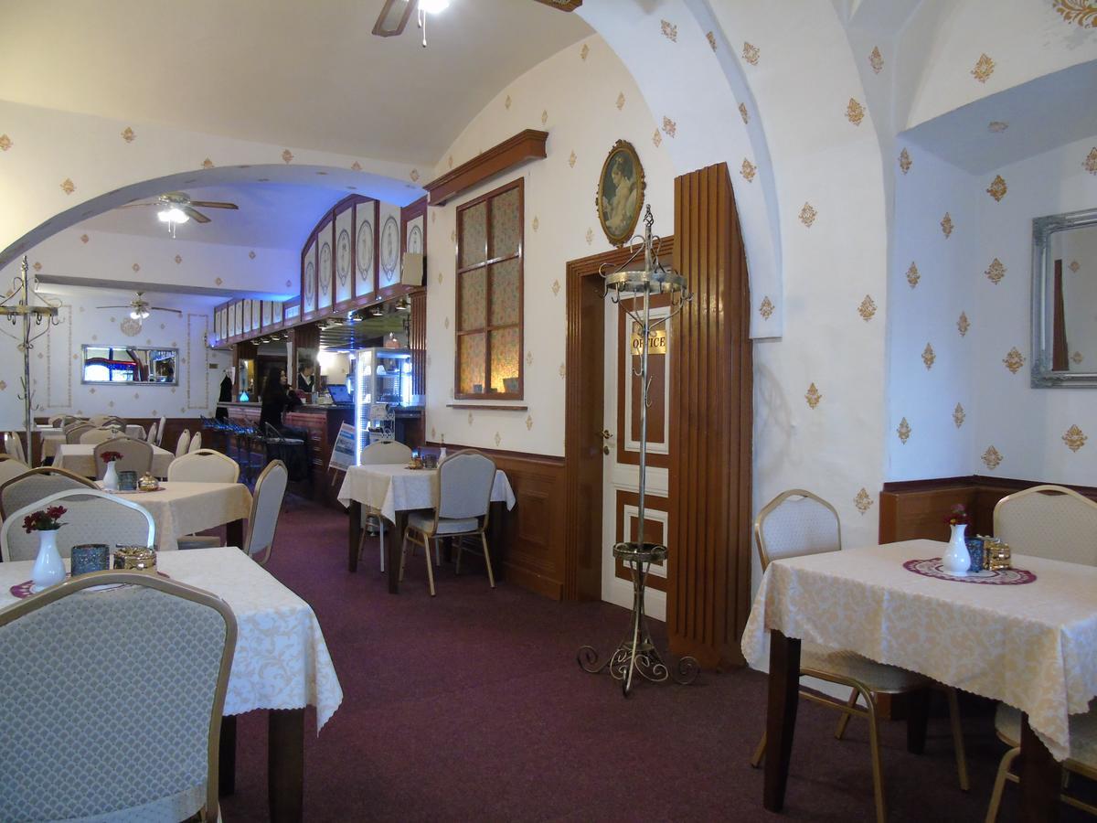 Gl Hotel Trutnov Esterno foto