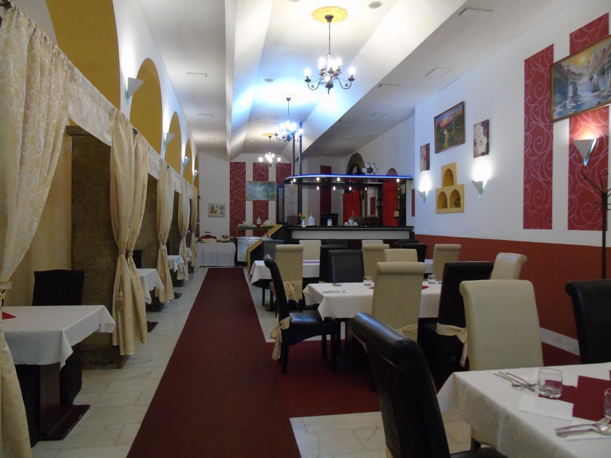 Gl Hotel Trutnov Esterno foto