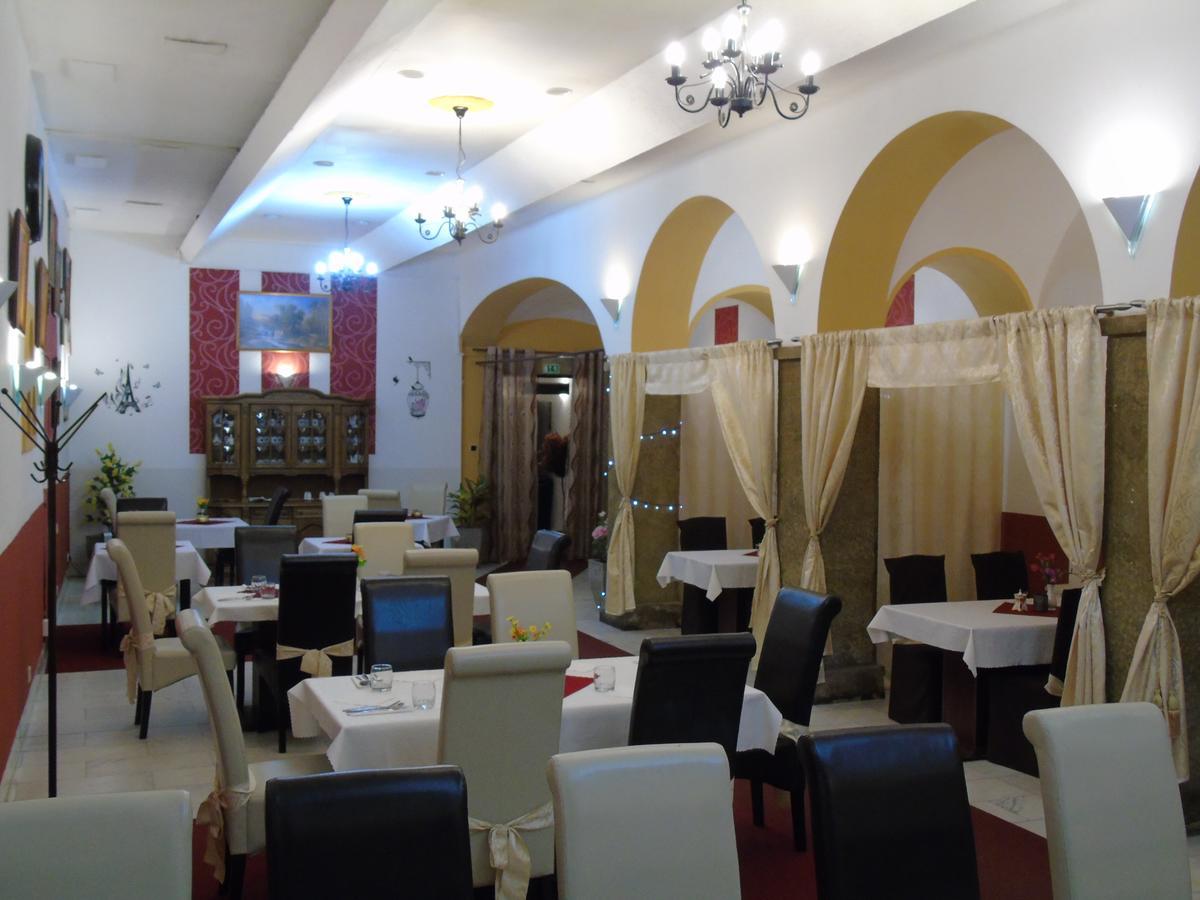 Gl Hotel Trutnov Esterno foto