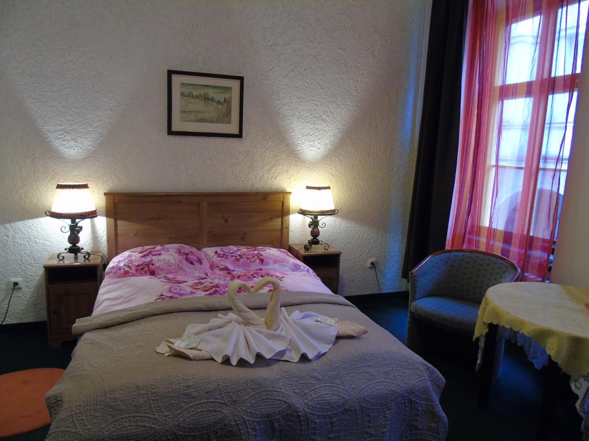 Gl Hotel Trutnov Esterno foto