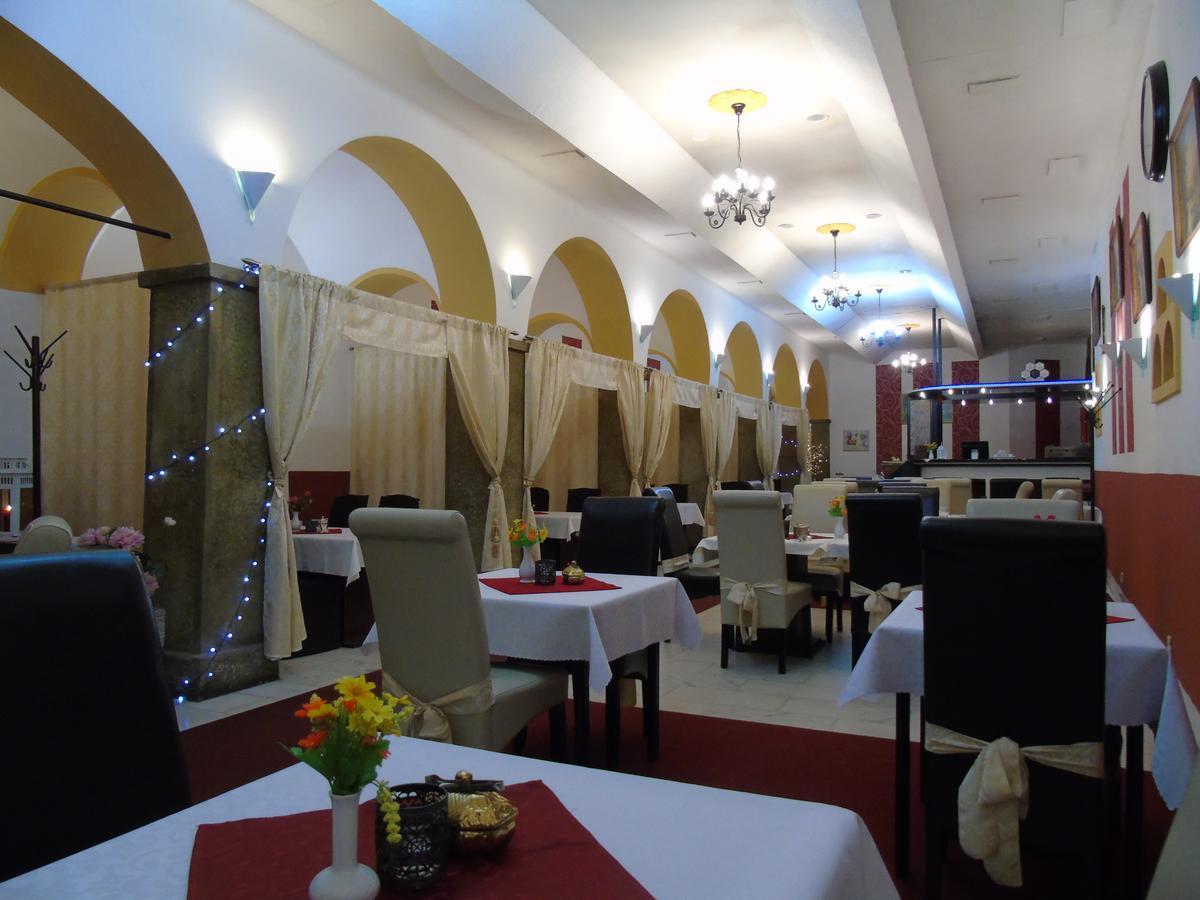 Gl Hotel Trutnov Esterno foto