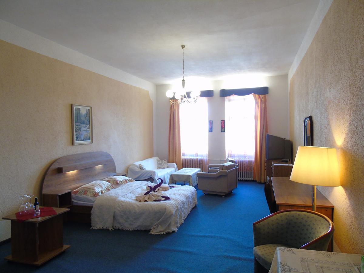 Gl Hotel Trutnov Esterno foto