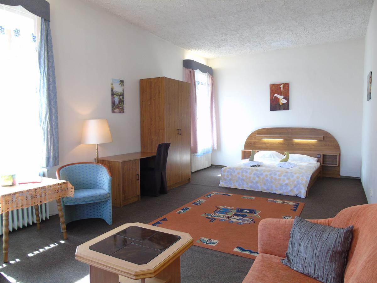 Gl Hotel Trutnov Esterno foto