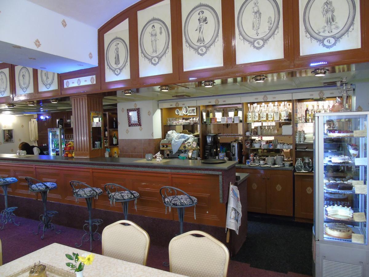 Gl Hotel Trutnov Esterno foto