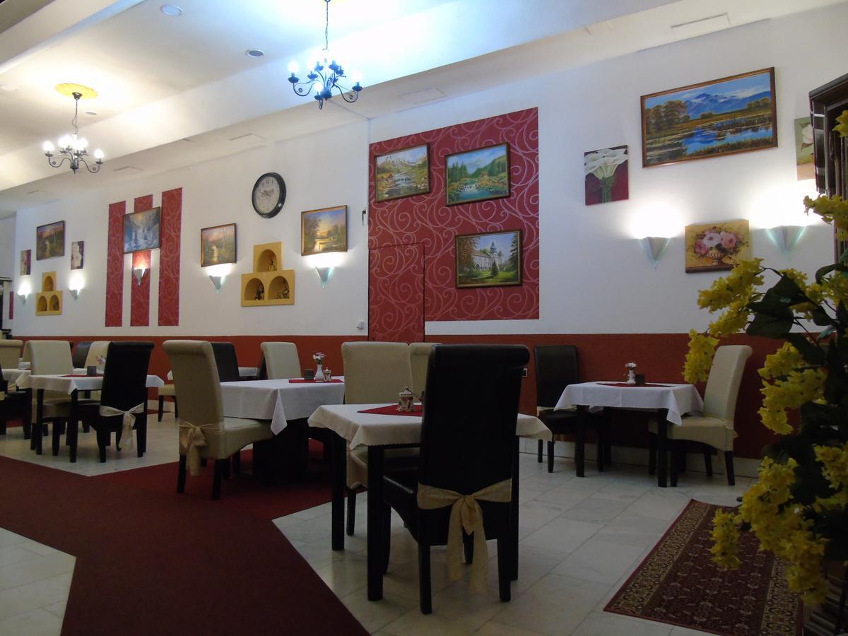 Gl Hotel Trutnov Esterno foto