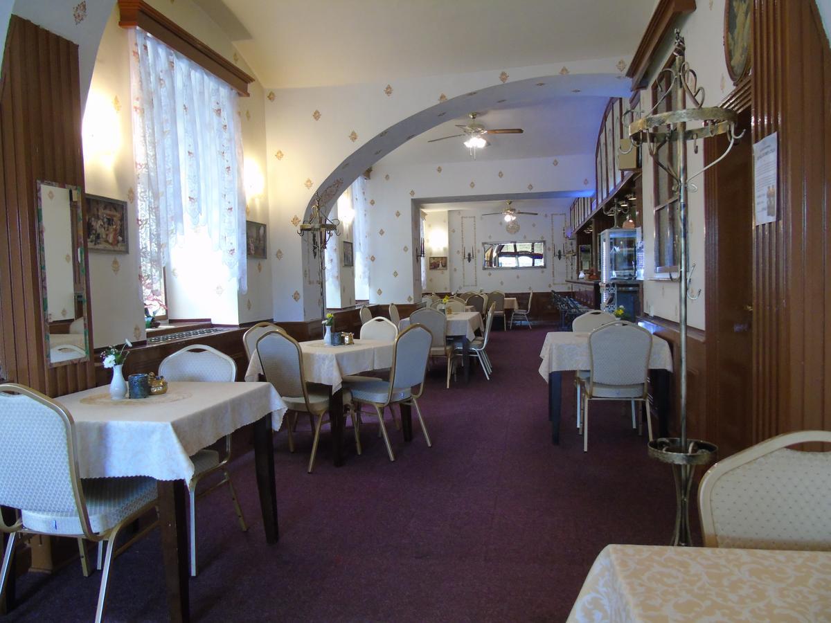 Gl Hotel Trutnov Esterno foto