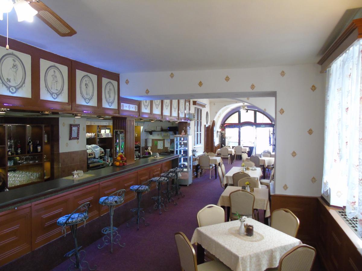 Gl Hotel Trutnov Esterno foto
