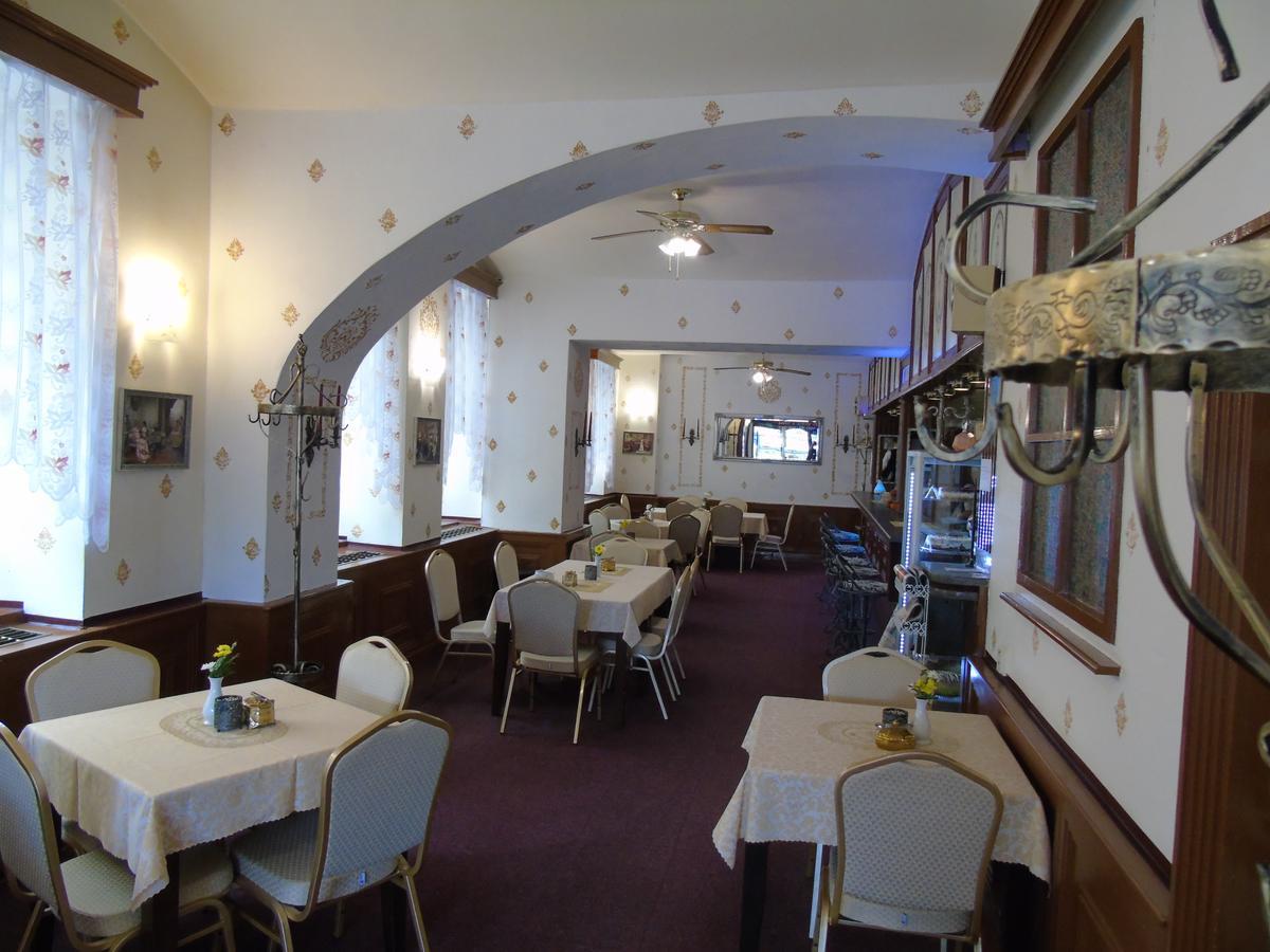 Gl Hotel Trutnov Esterno foto