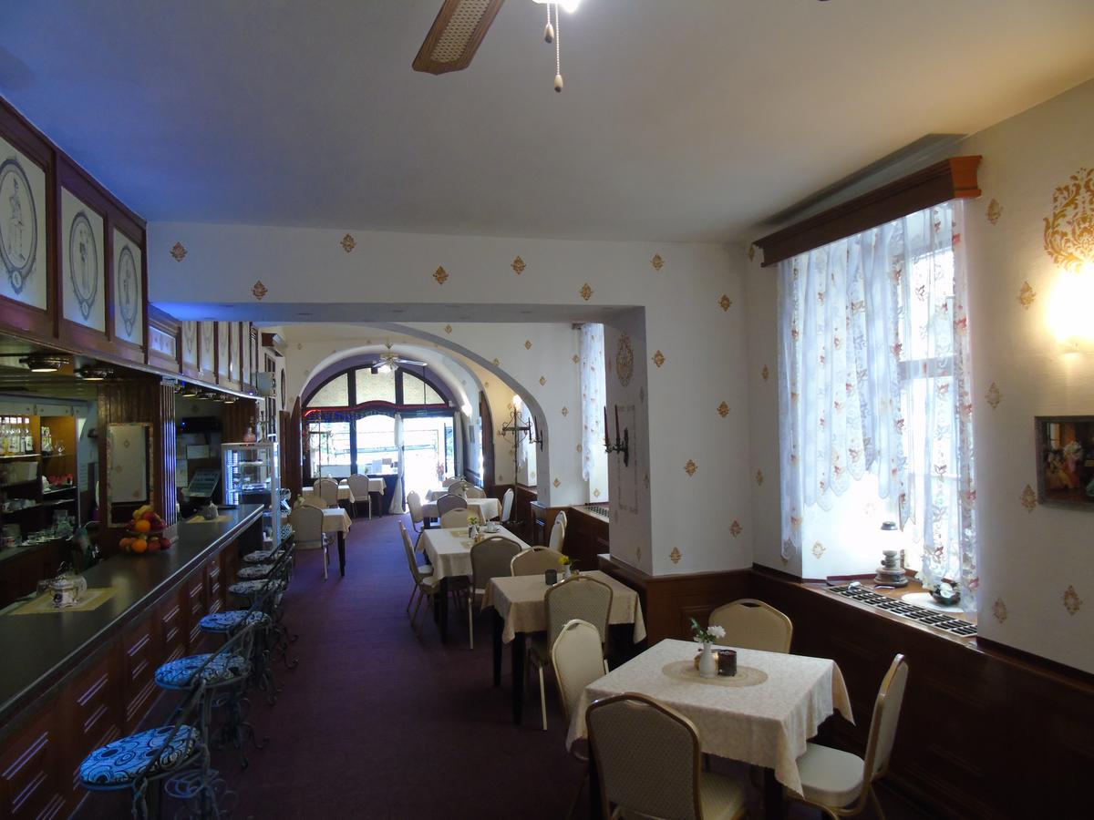Gl Hotel Trutnov Esterno foto