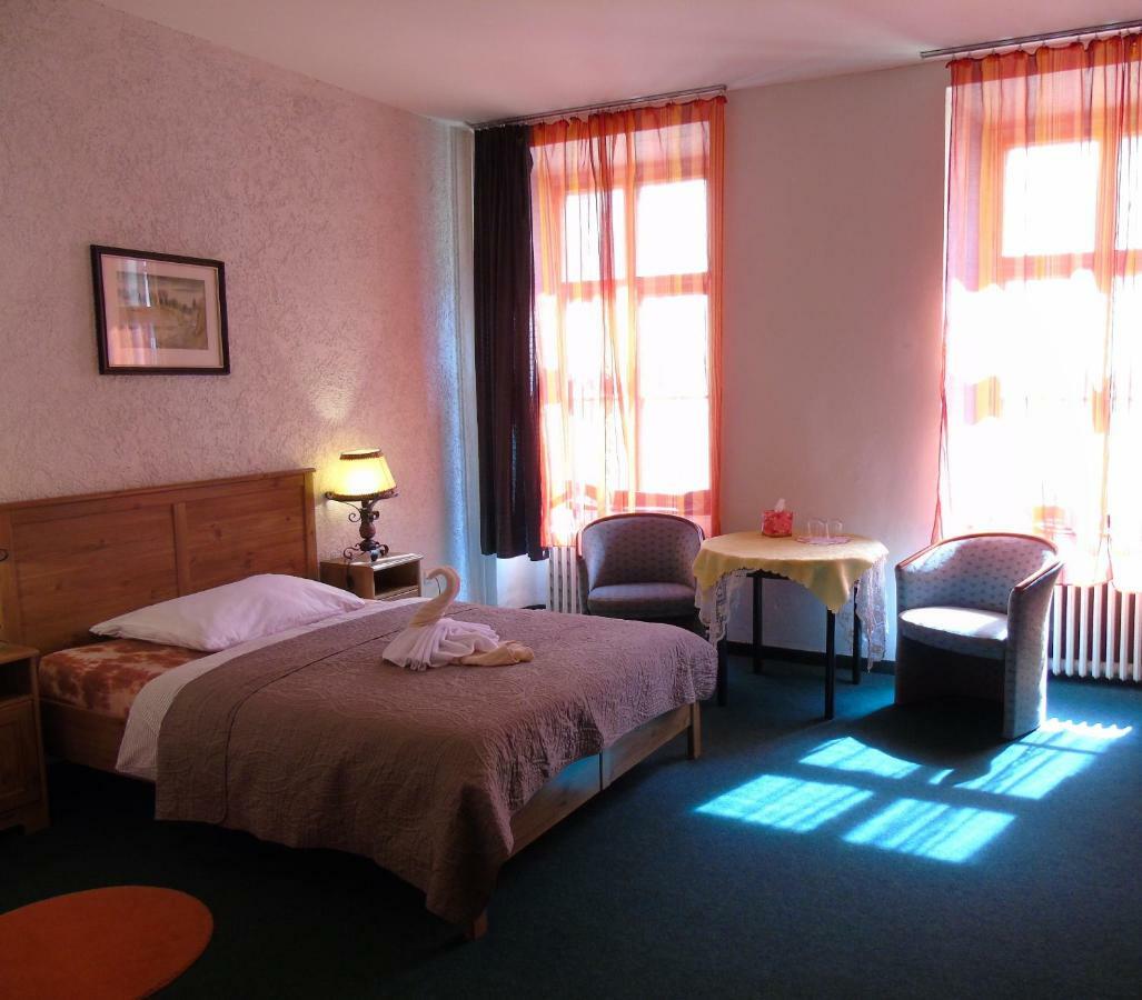 Gl Hotel Trutnov Esterno foto